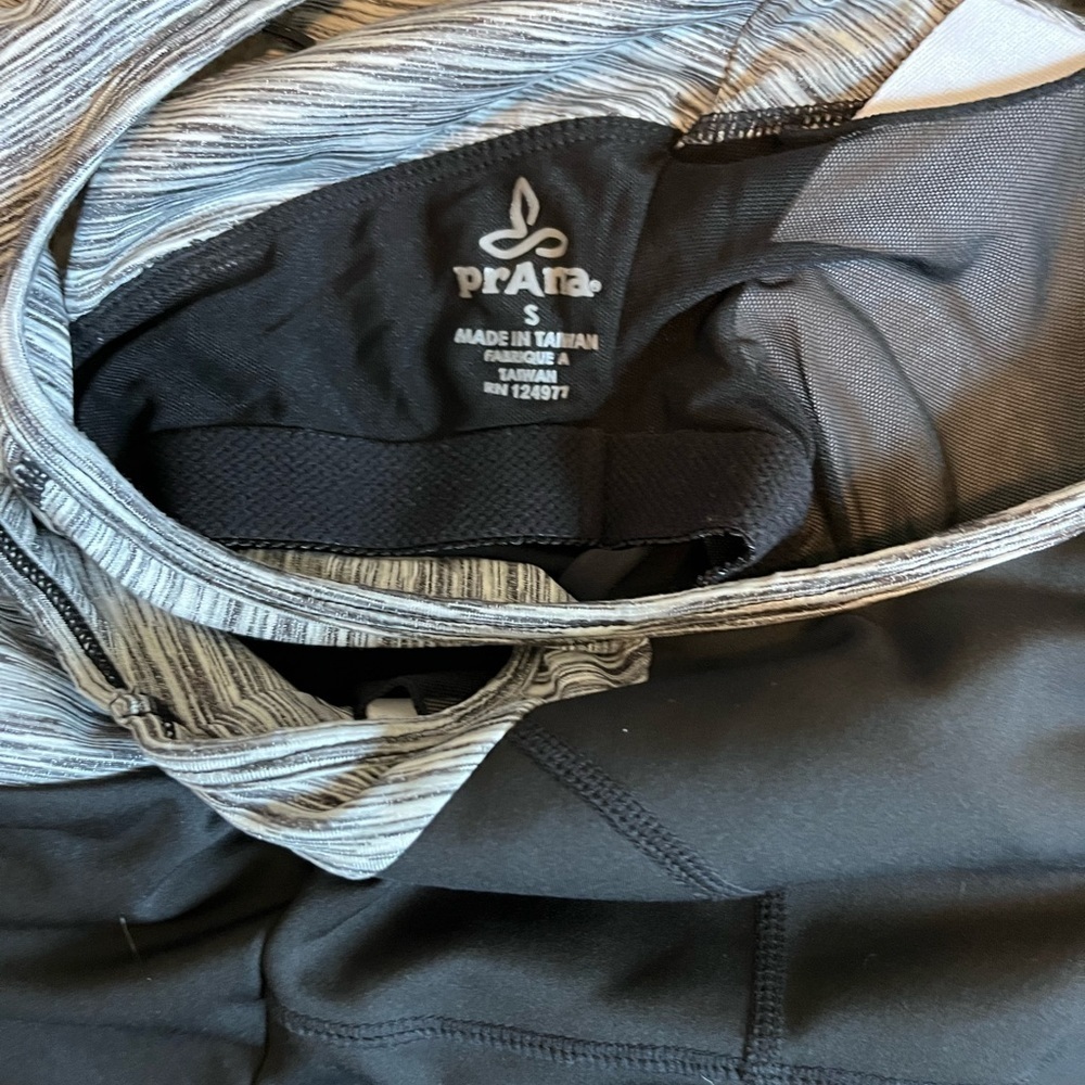 Prana Tank - Picture 2 of 4